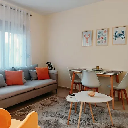 アパート Stylish Retreat With Balcony! Steps To Seafront