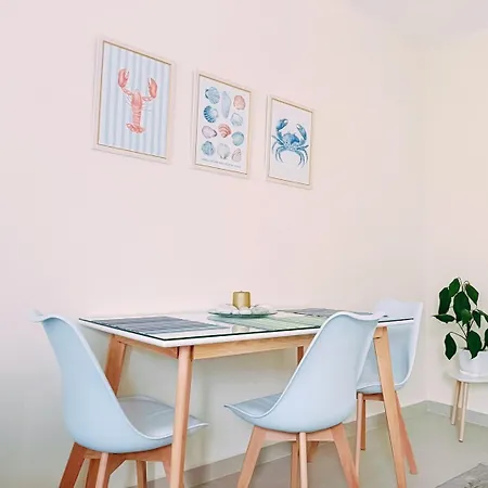 アパート Stylish Retreat With Balcony! Steps To Seafront *